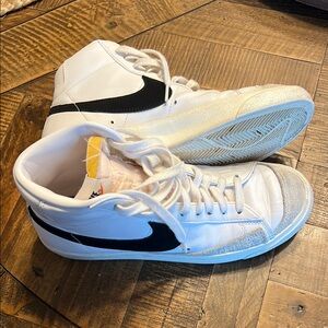 Nike Women’s Blazer Mid 77 shoes